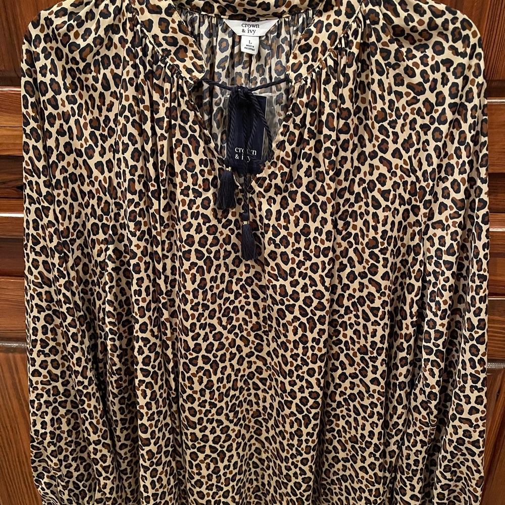 Crown&Ivy Leopard icon peasant blouse. New with tags. Sz L